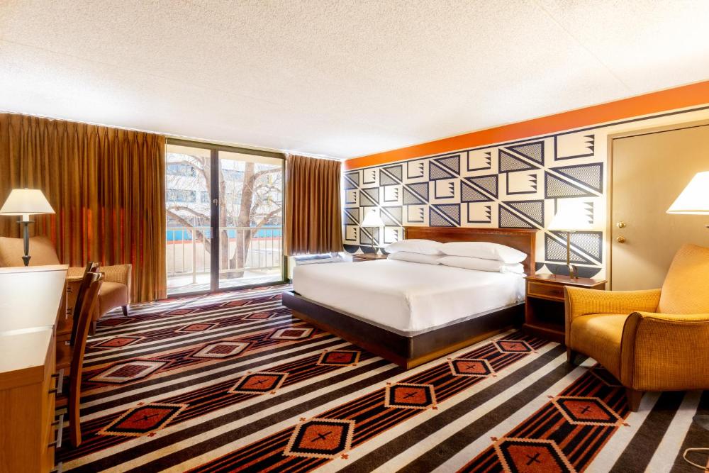 Artist Junior Suite interior