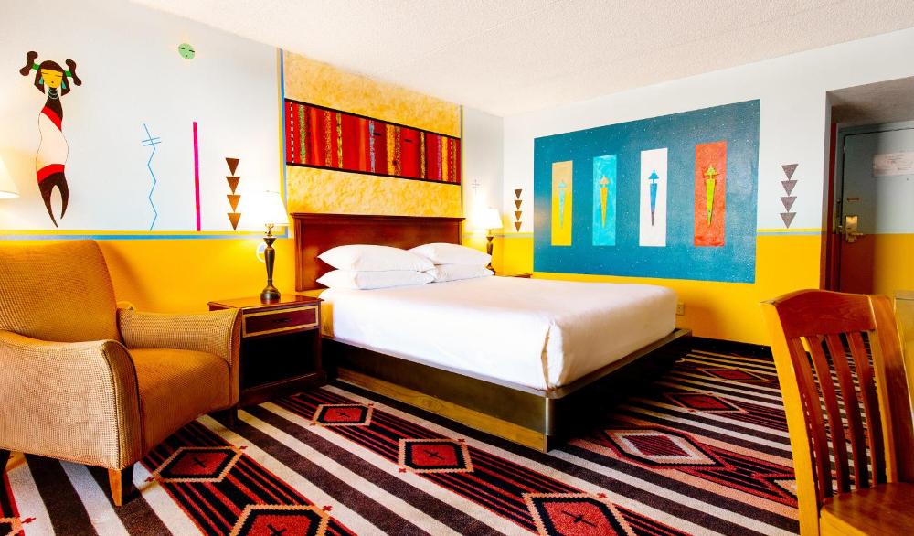 Artist Room King Bed interior